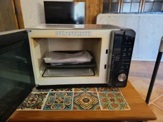 Forno a microonde Whirlpool nero