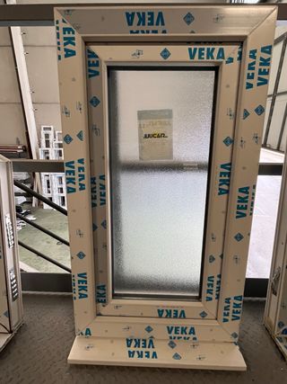 Ventana de PVC para baño blanca de550X1000