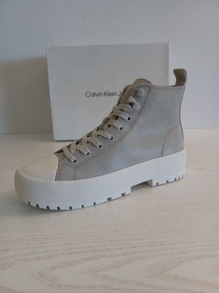 Calvin Klein Hybrid Laceup Suede Mid Top T39