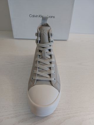 Calvin Klein Hybrid Laceup Suede Mid Top T39