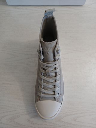 Calvin Klein Hybrid Laceup Suede Mid Top T39