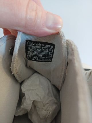 Calvin Klein Hybrid Laceup Suede Mid Top T39