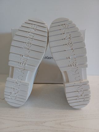 Calvin Klein Hybrid Laceup Suede Mid Top T39