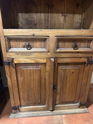 Estantería de roble con puertas y cajones