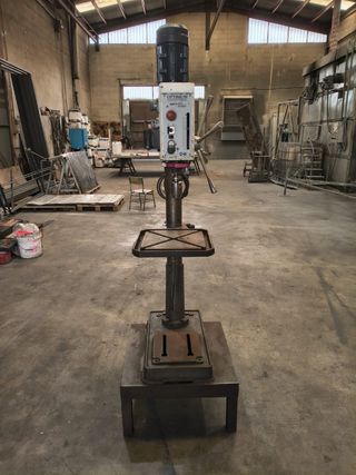 Taladro de columna OPTIMUM DH26GT