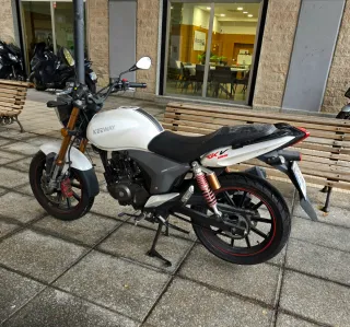 Moto Keeway RKV 125 Blanca 2014