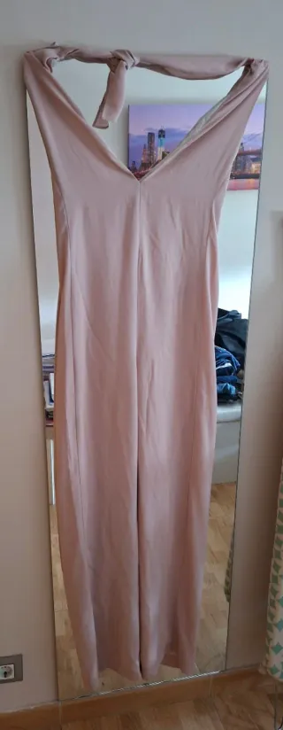 Vestido mono rosa para bodas y fiestas.