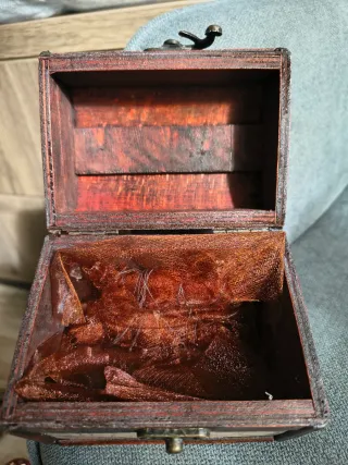 Joyero madera diseño cartas vintage.