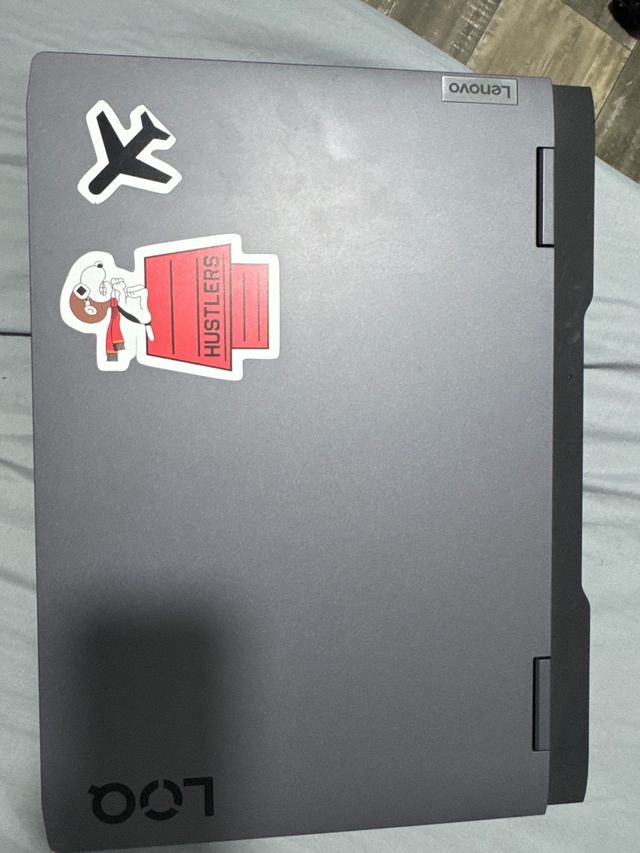 Lenovo LOQ 15IRH8 Laptop Gris