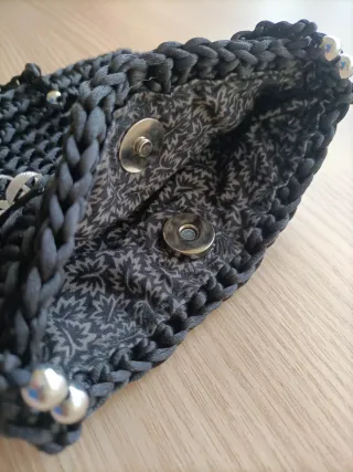 Bolso negro tejido a mano