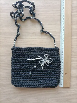 Bolso negro tejido a mano