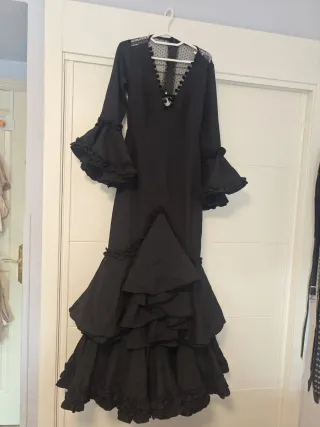 Traje Flamenca Negro Volantes