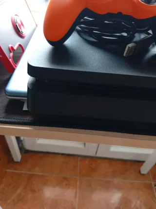 Consola PS4 + 3 Mandos