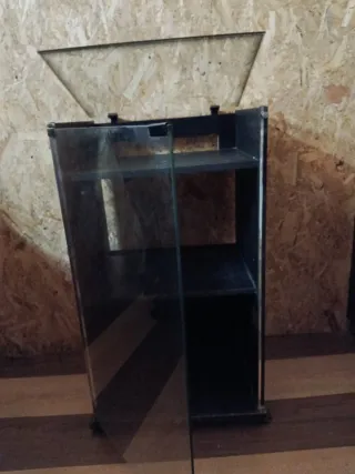 Mobile vintage per attrezzatura musicale in vetro aglomerato