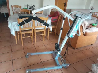 Grúa traslado personas.