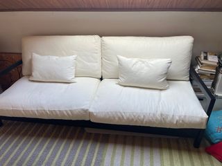 Sofá Cama Madera Negra y Tela Blanca