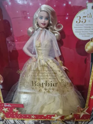 Barbie Signature 2023 Holiday Muñeca