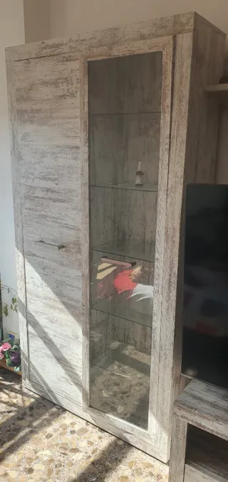 Mobile TV e tavolo da pranzo in legno e vetro