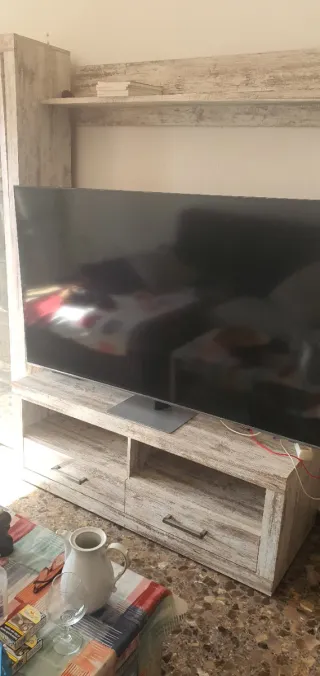 Mobile TV e tavolo da pranzo in legno e vetro