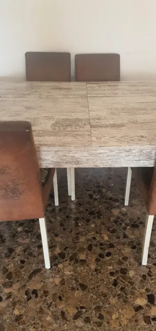 Mobile TV e tavolo da pranzo in legno e vetro