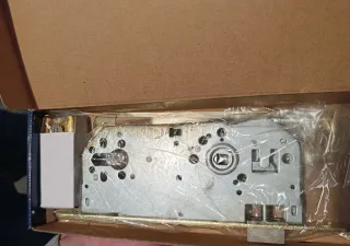 Dos puertas de castaño