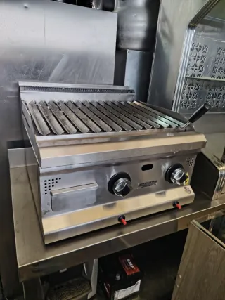 Barbacoa de piedra volcánica