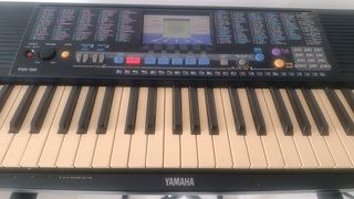 Teclado Yamaha PSR-190 (61 teclas)