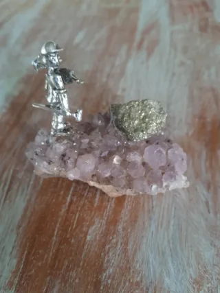 Amatista con minero plateado y pirita