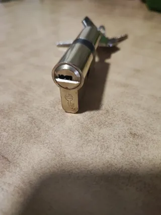 Bombín puerta 30x30 con 3 llaves