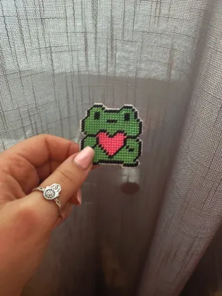 Llavero rana corazón hecho a mano