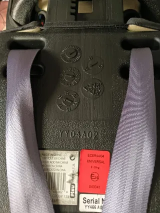 Silla de coche azul y negra