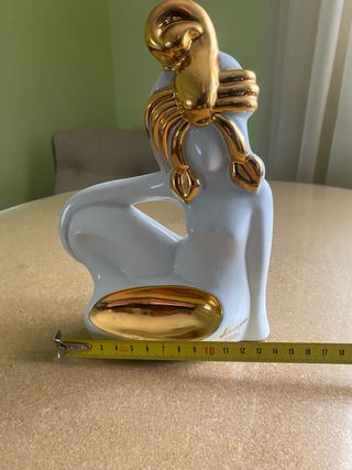 Figura Sango Porcelana Dorada y Blanca