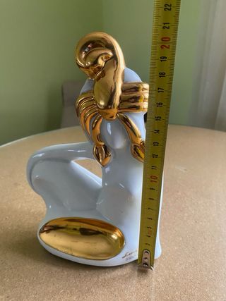 Figura Sango Porcelana Dorada y Blanca