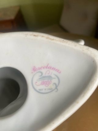 Figura Sango Porcelana Dorada y Blanca