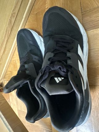 Tenis Adidas Negros y Blancos