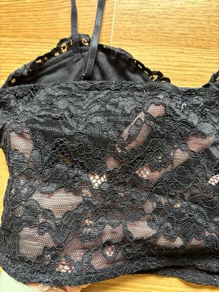 Top encaje Zara negro para un look atrevido y edgy