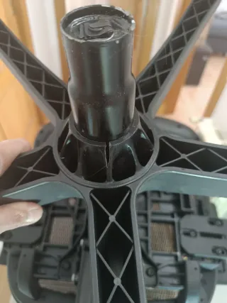 Silla de oficina ergonómica negra y blanca