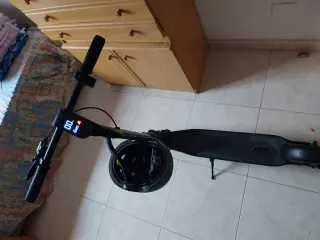 Patinete eléctrico negro