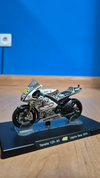 Maqueta Moto Yamaha YZR-M1 Valentino Rossi 46