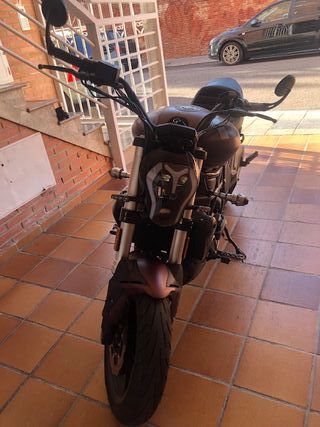 Benelli Naked Moto Negra/Burdeos