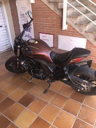 Benelli Naked Moto Negra/Burdeos