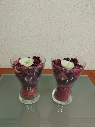 2 Jarrones de cristal con flores secas
