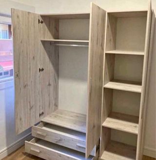 Armario blanco de madera