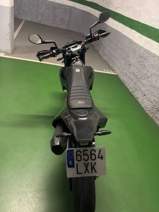 Husqvarna 701 Supermoto 2022