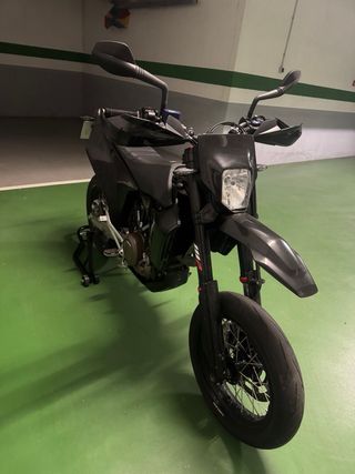 Husqvarna 701 Supermoto 2022