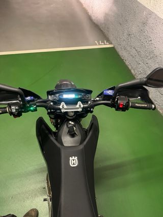 Husqvarna 701 Supermoto 2022