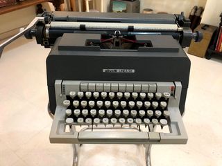 Máquina de escribir Olivetti Linea 98
