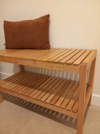 Banco de madera con balda