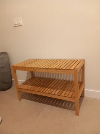 Banco de madera con balda