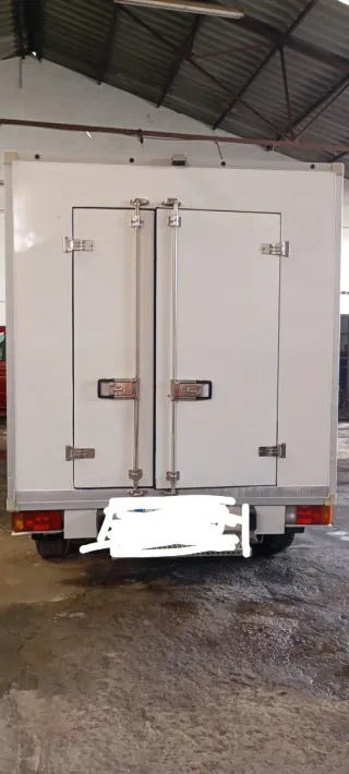 Vendo furgoneta Renault trafic y isotermo con equi